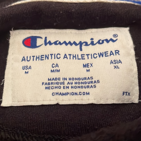 Champion Crewneck - Picture 2 of 3